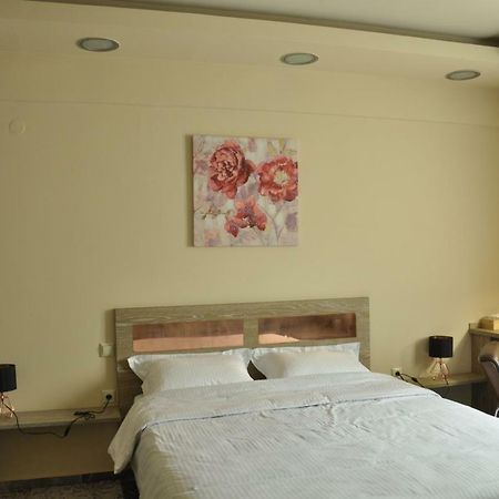 Agias Sofias Street Luxurious Studio Солун Екстериор снимка