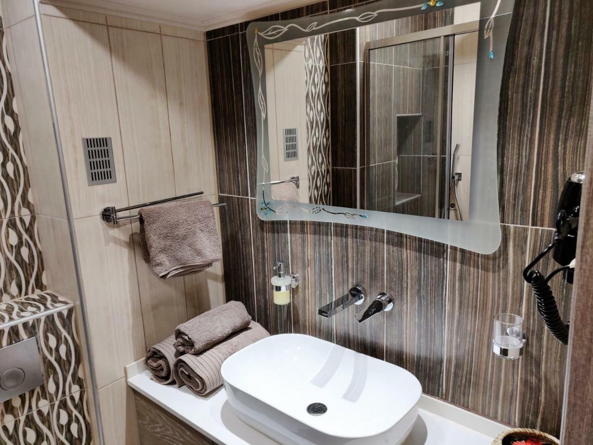 Agias Sofias Street Luxurious Studio Солун Екстериор снимка