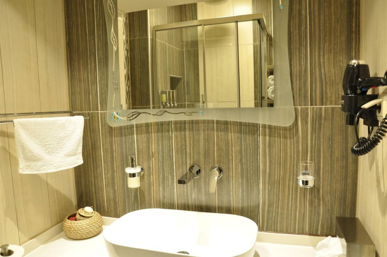 Agias Sofias Street Luxurious Studio Солун Екстериор снимка